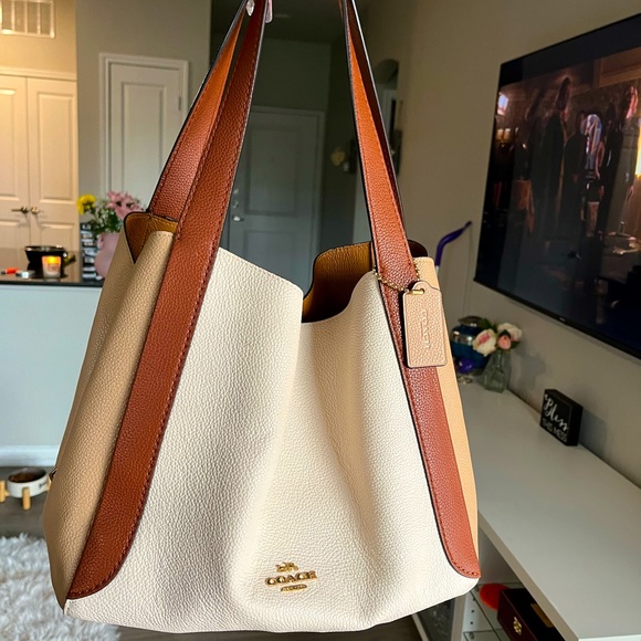 Coach Handbags - Coach Hobo Bag